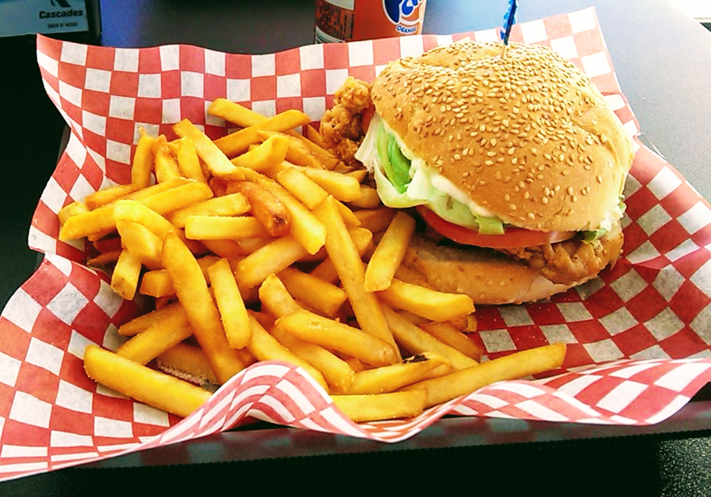 Crispys Resto Grill | 1433 Woodroffe Ave, Nepean, ON K2G 2V5, Canada | Phone: (613) 695-7575