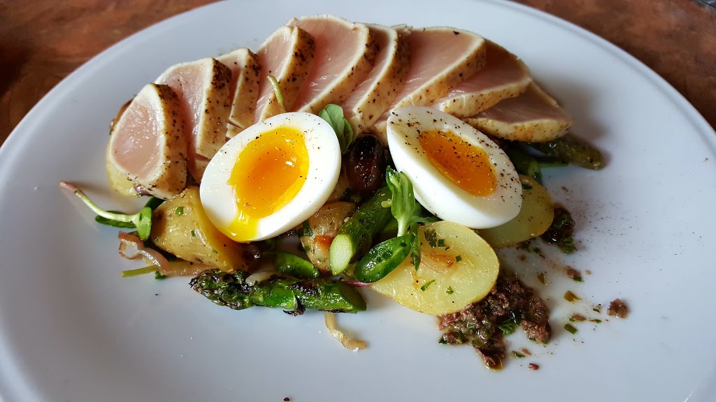 The Fat Duck Gastro Pub | 210 Kortright Rd W, Guelph, ON N1G 3M6, Canada | Phone: (519) 827-0533