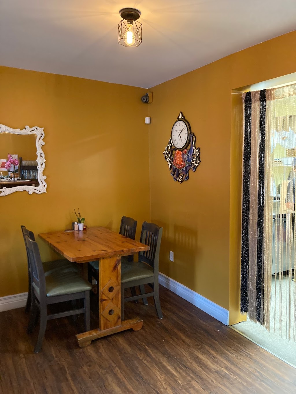 Lotus Indian Bistro | 69 Colborne St, Fenelon Falls, ON K0M 1N0, Canada | Phone: (705) 307-0325