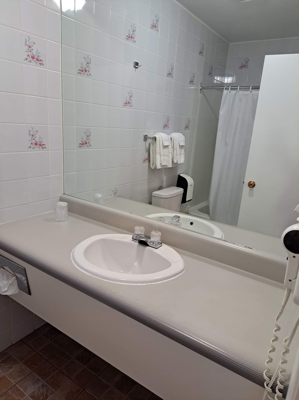 Motel Le Marinier Enr | 289 QC-138, Les Escoumins, QC G0T 1K0, Canada | Phone: (418) 233-3309
