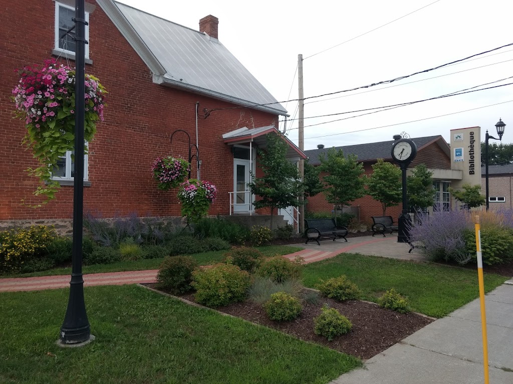 Hôtel de ville | 1263 Chem. Élie-Auclair, Saint-Polycarpe, QC J0P 1X0, Canada | Phone: (450) 265-3777