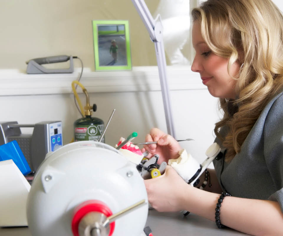 Clinique de denturologie Identique | 2735 Boulevard des Oiseaux, Laval, QC H7L 4S9, Canada | Phone: (450) 937-7022