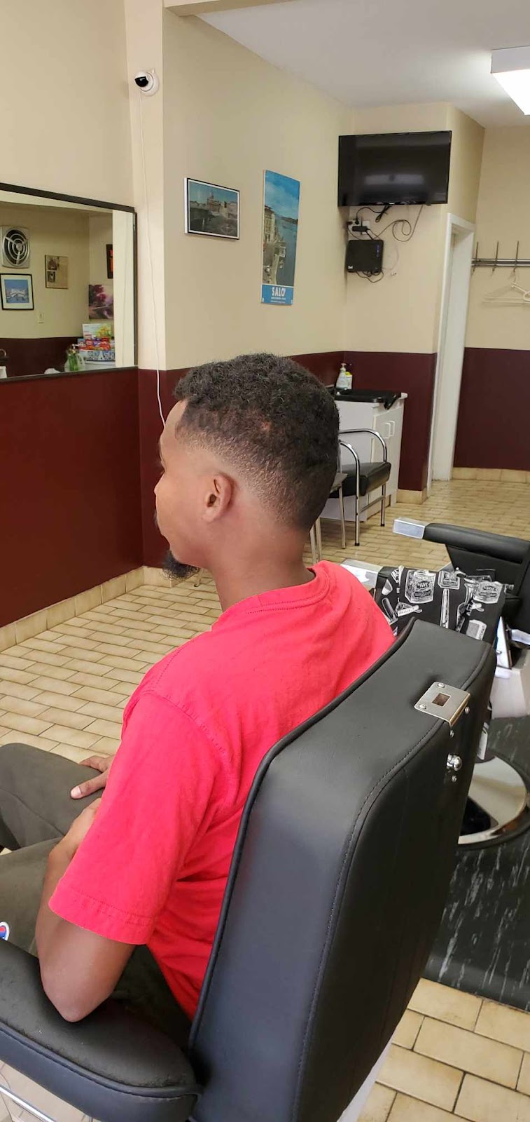 Professional Barber Shop | 617 Somerset St W, Ottawa, ON K1R 5K3, Canada | Phone: (613) 235-0322