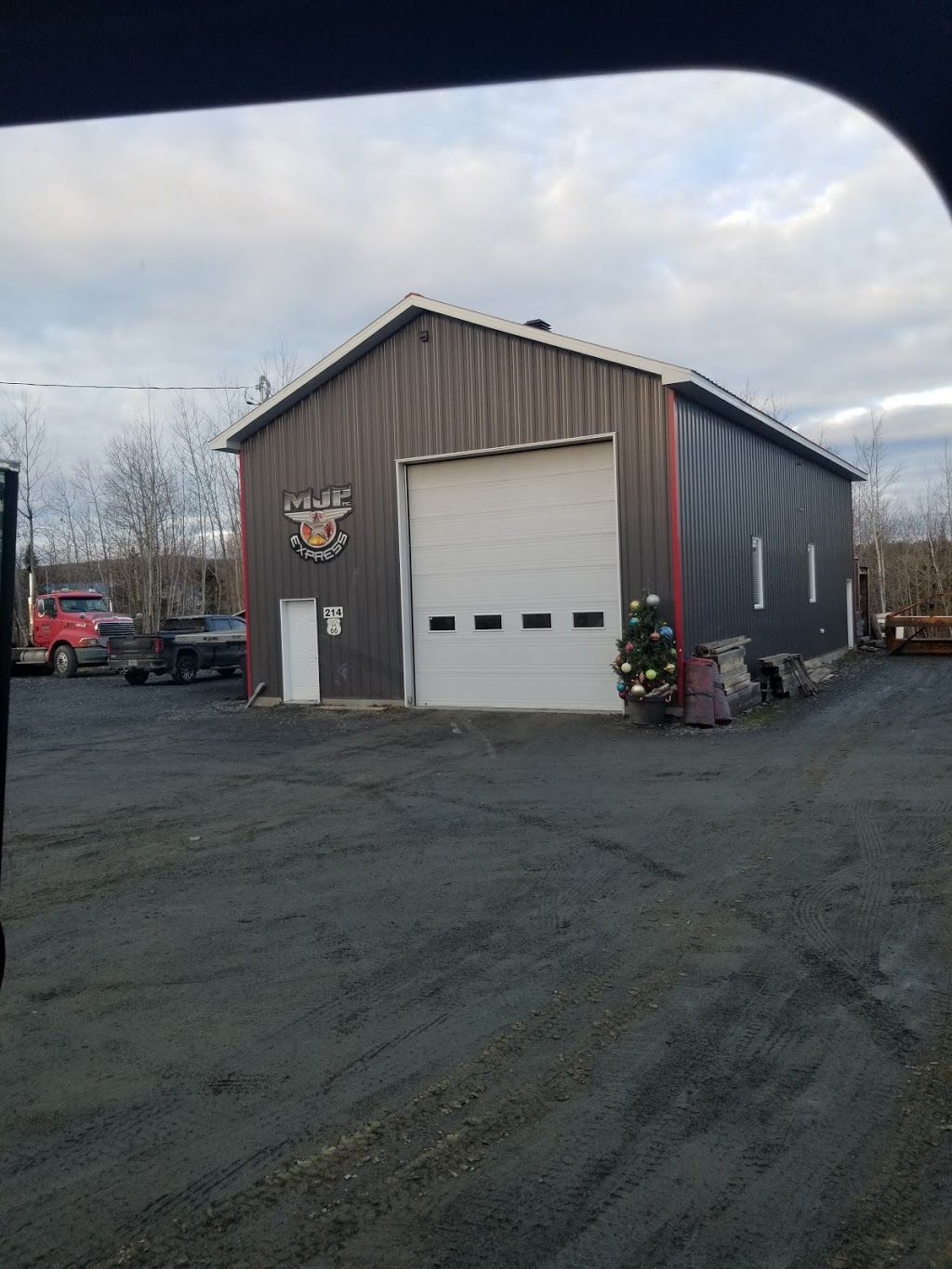 Mjp Express | 192 Rue Commerciale, Saint-Sébastien-de-Frontenac, QC G0Y 1M0, Canada | Phone: (819) 582-9912