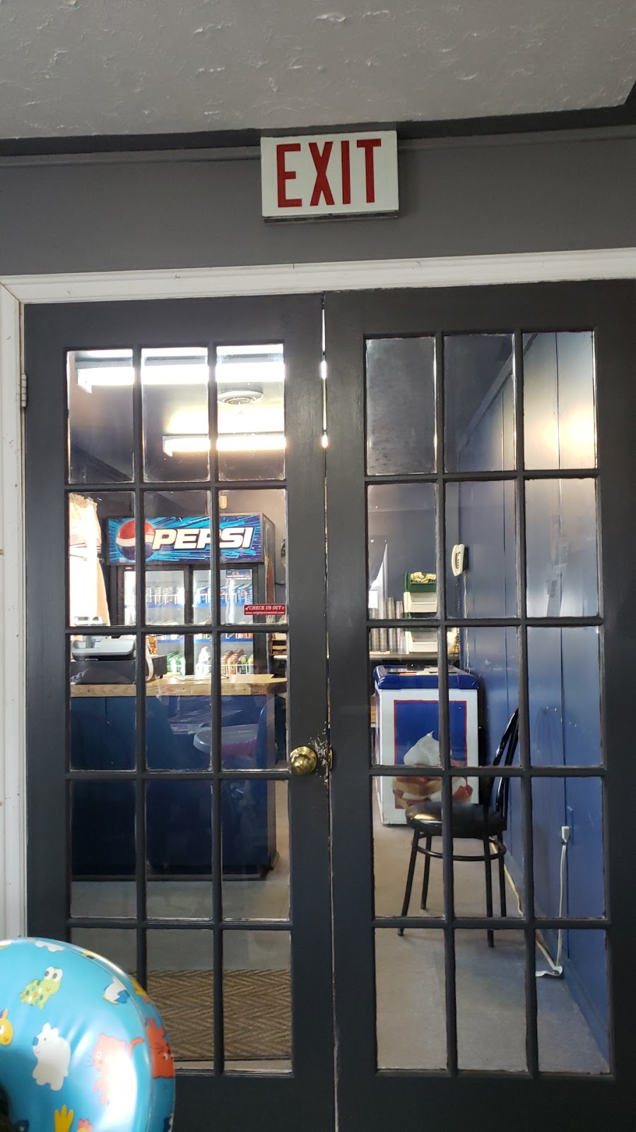 Burkes Diner | 12801 NB-8, Blackville, NB E9B 2K2, Canada | Phone: (506) 843-6503