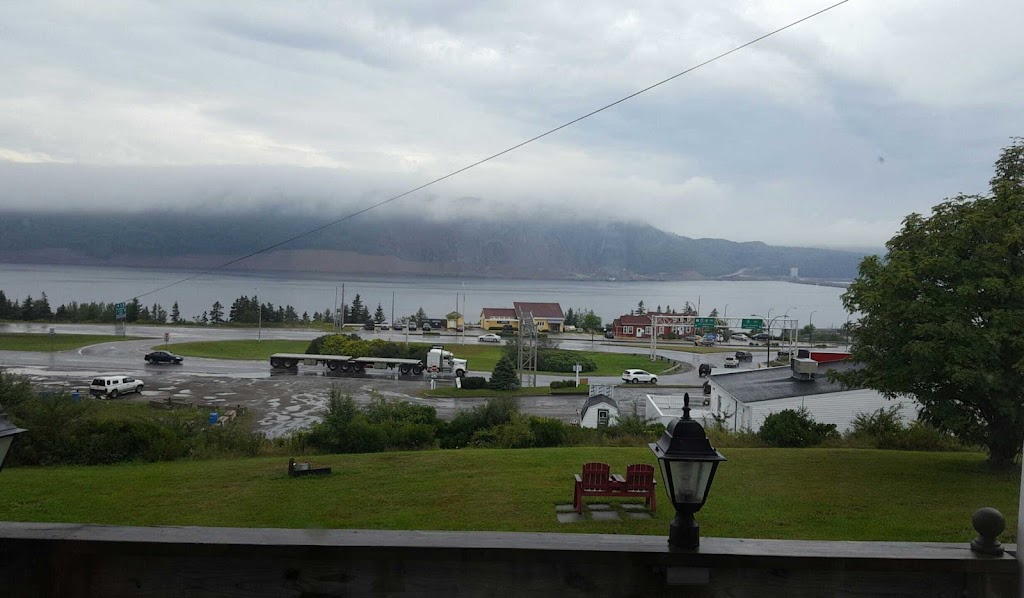 Cape Breton Causeway Inn | 21 Old Victoria Rd, Port Hastings, NS B9A 1L2, Canada | Phone: (902) 625-0460