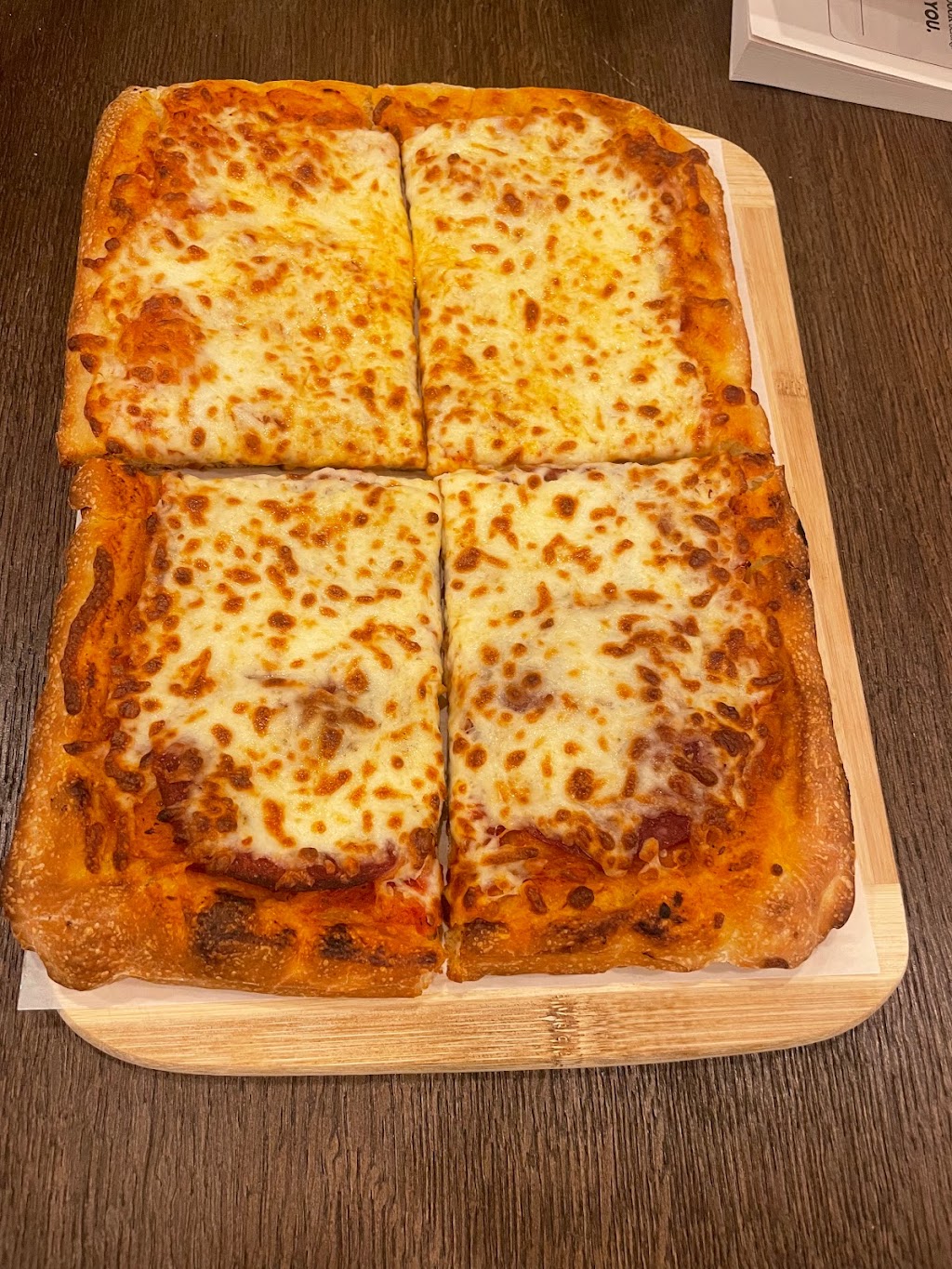 Classico Pizza Café Thé | 1443 Rue Lambert Closse, Montréal, QC H3H 1Z5, Canada | Phone: (514) 961-5307