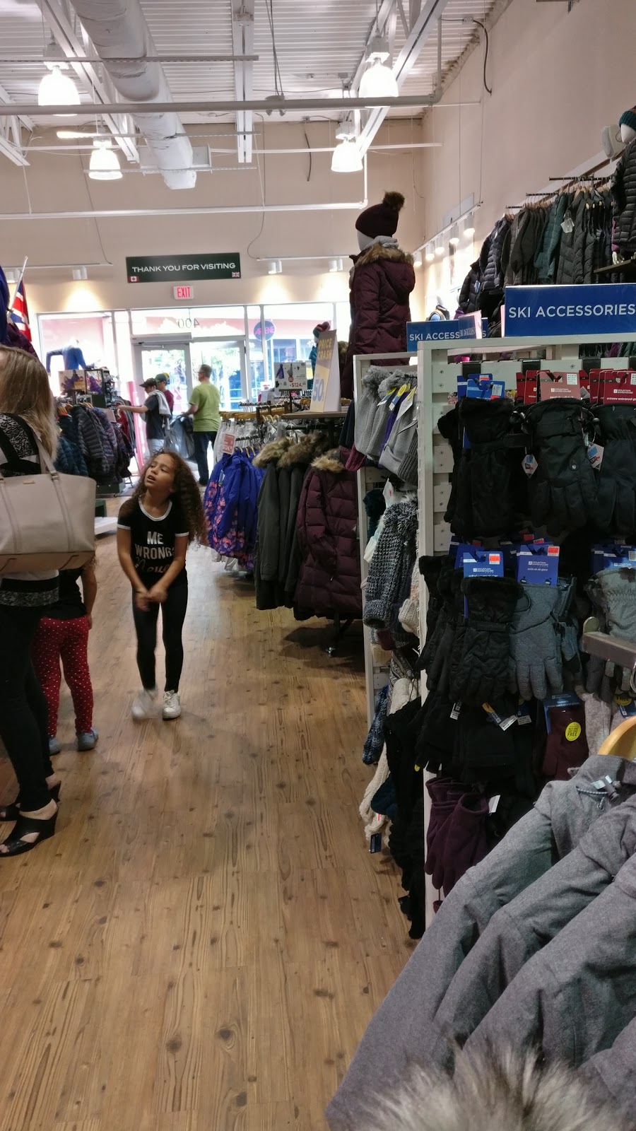 Mountain Warehouse | Toronto Premium Outlets, 13850 Steeles Avenue west, Halton Hills, ON L7G 0J1, Canada | Phone: (905) 636-1880