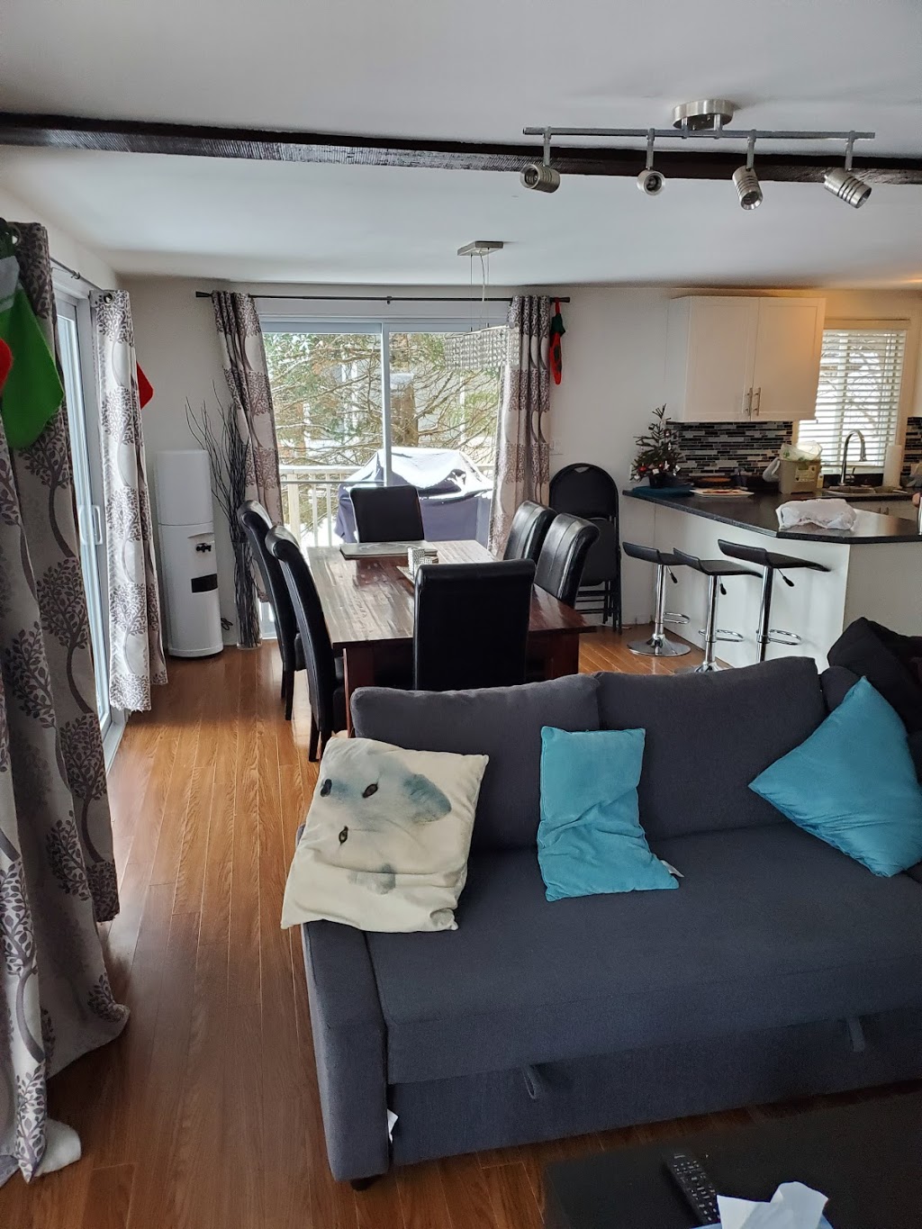 Chalet Le Pelican | 348 Chemin des Pélicans, Lac-Supérieur, QC J0T 1J0, Canada | Phone: (438) 498-5647