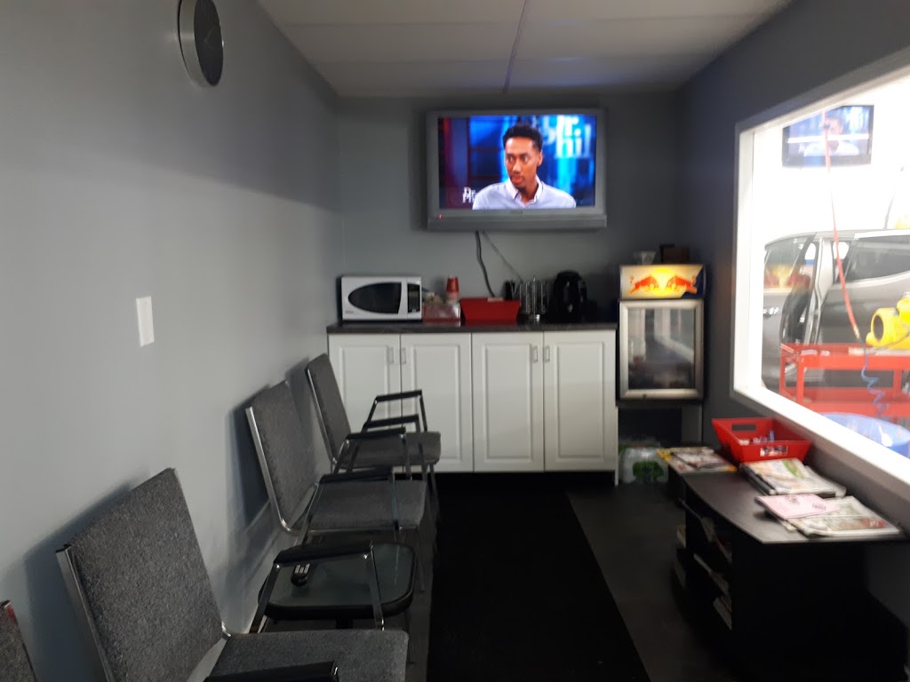 Lucas Car Wash Lave-Auto Lucas | 632 Gareau St, Rockland, ON K4K 1E1, Canada | Phone: (613) 446-1914