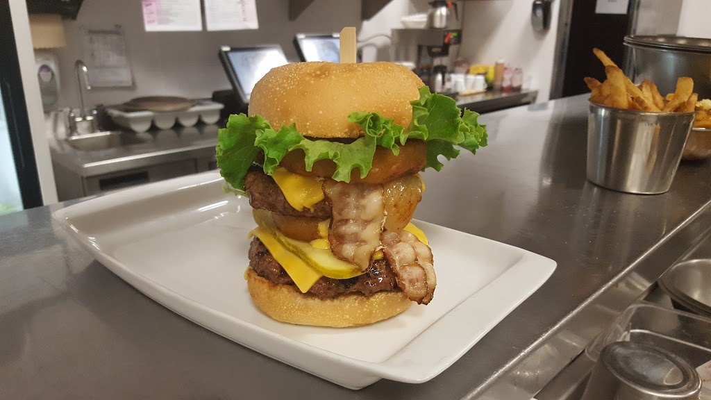 3 Brewers Oakville | 2041 Winston Park Dr, Oakville, ON L6H 6P5, Canada | Phone: (289) 813-2239