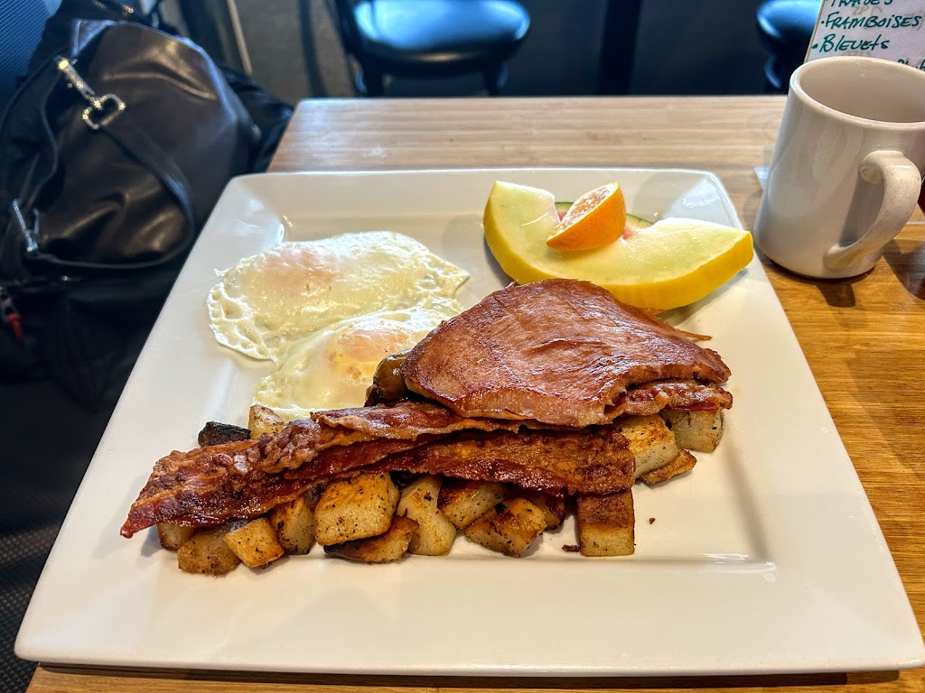 Bistro Le BisCornu | 2200 Rue Royale, Trois-Rivières, QC G9A 4L5, Canada | Phone: (819) 840-8292