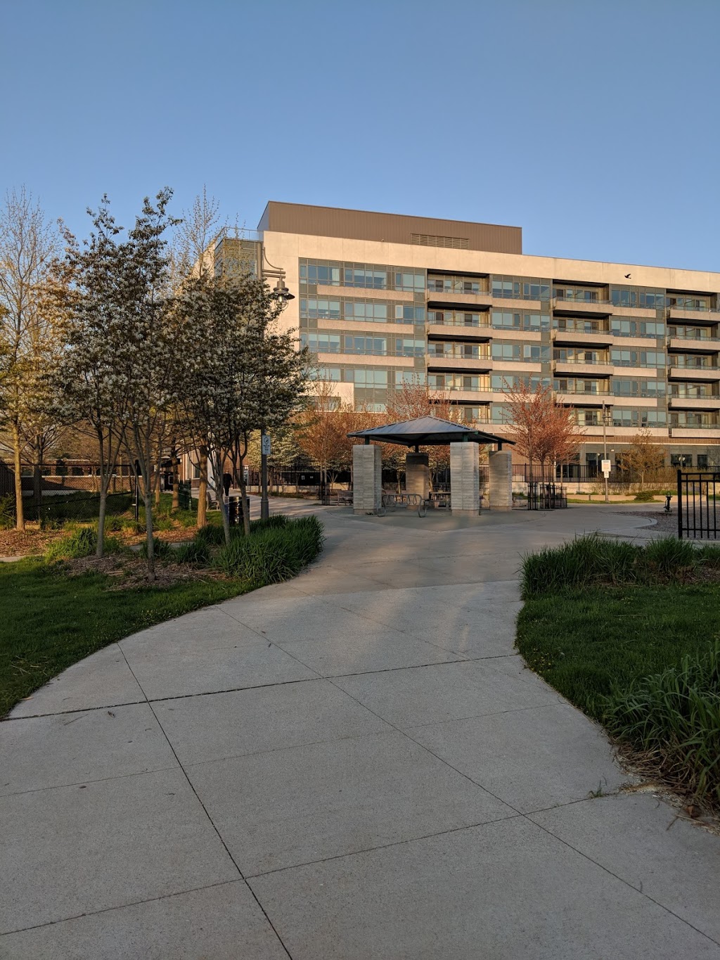 Port Credit Residences | 33 Hurontario St, Mississauga, ON L5G 3G8, Canada | Phone: (905) 274-6864
