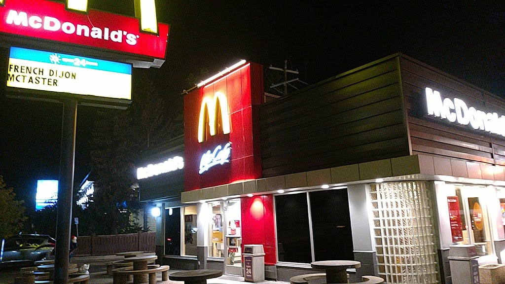 McDonalds | 2320 16 Ave NW, Calgary, AB T2N 4H8, Canada | Phone: (403) 289-9050