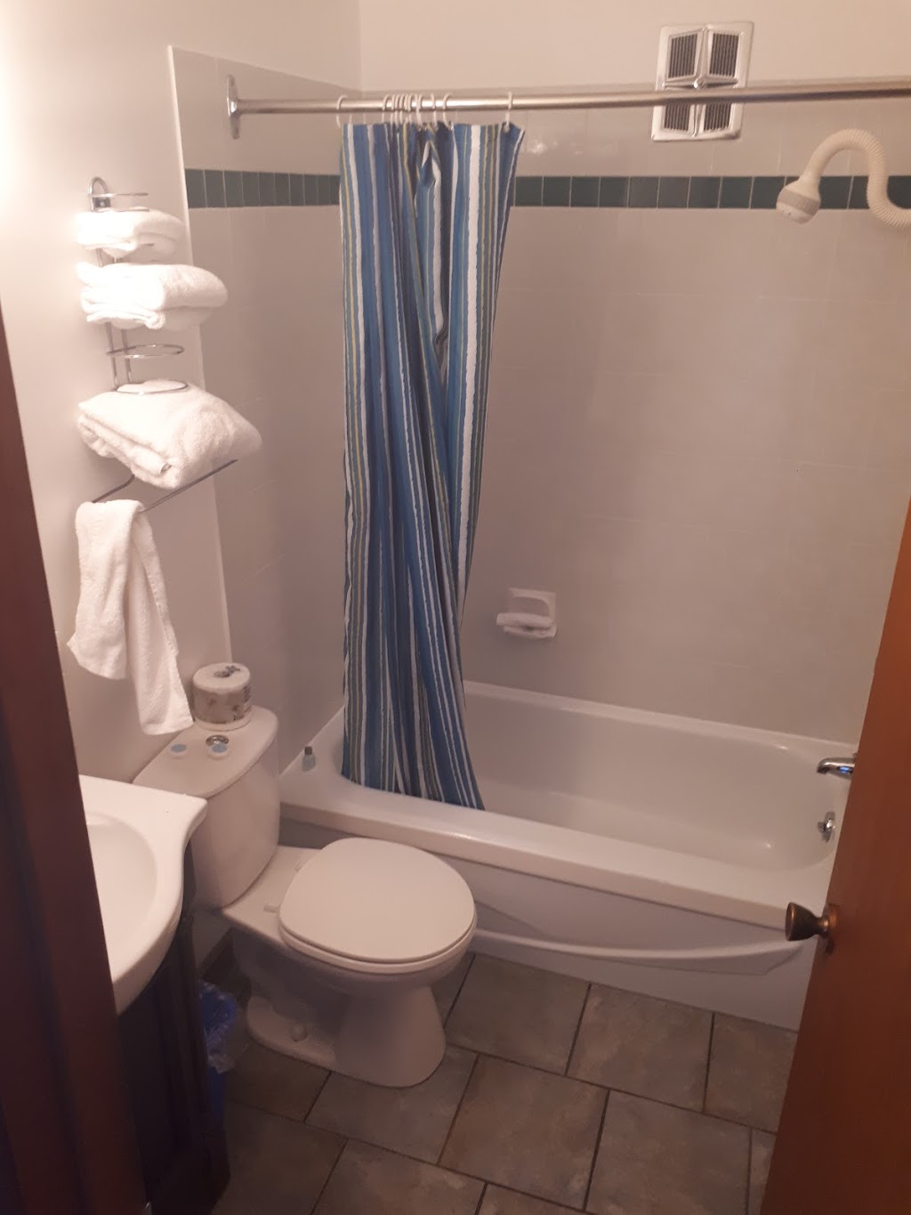 Cedar Motel | 7593 Main St W, Radium Hot Springs, BC V0A 1M0, Canada | Phone: (250) 347-9463