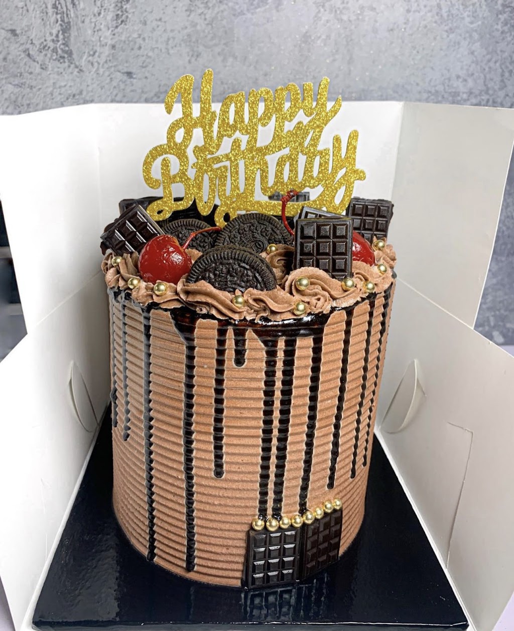 Dglamourcakesandevents | 177 Edgevalley Rd, London, ON N5V 0C5, Canada | Phone: (905) 781-9529