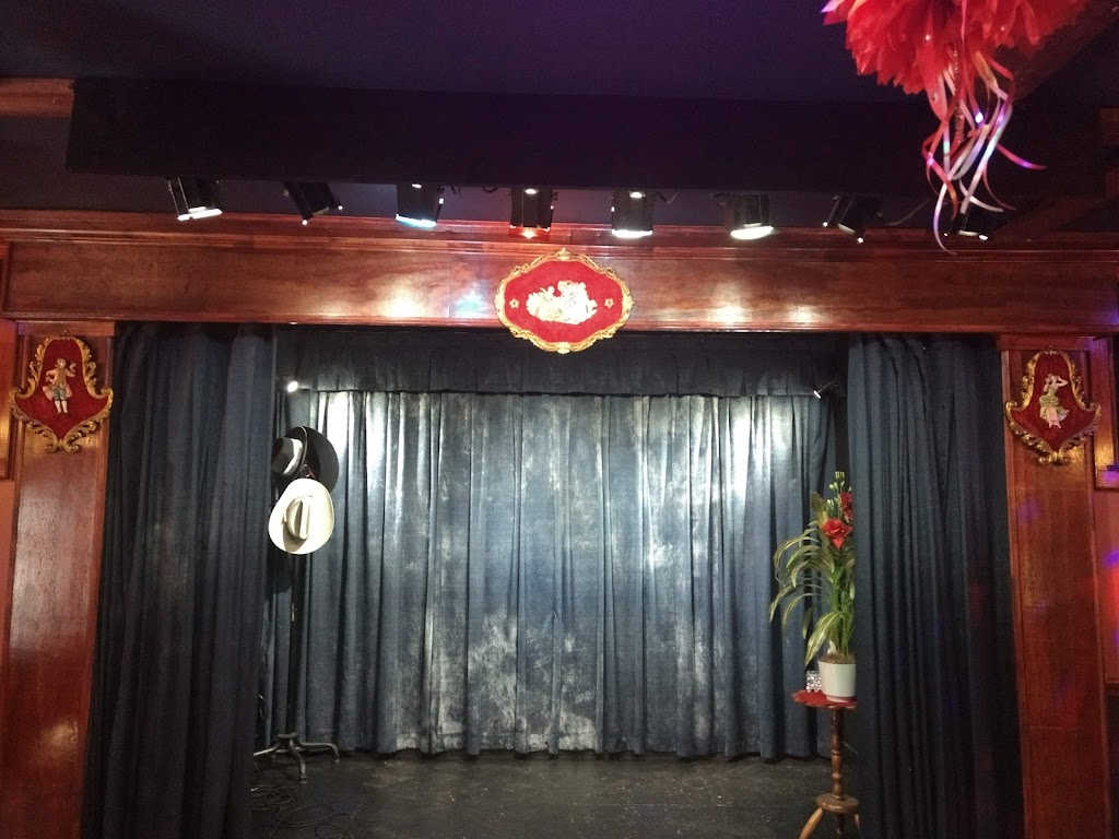 Café Theátre La vie en rose de Lyne et Claude | 1383 Rue St Calixte, Plessisville, QC G6L 3S8, Canada | Phone: (819) 998-1672