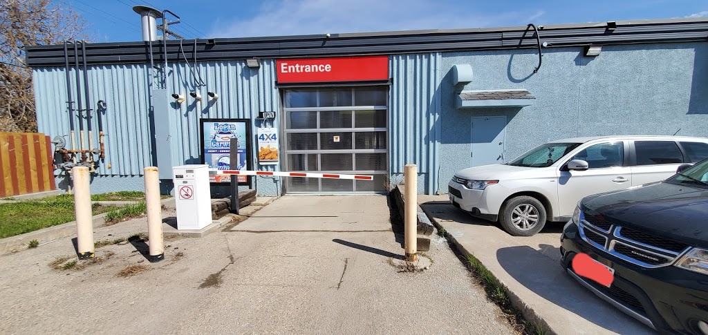 Logan Esso , Chesters, Laundromat & Car Wash | 1539 Logan Ave, Winnipeg, MB R3E 3N6, Canada | Phone: (204) 306-8777