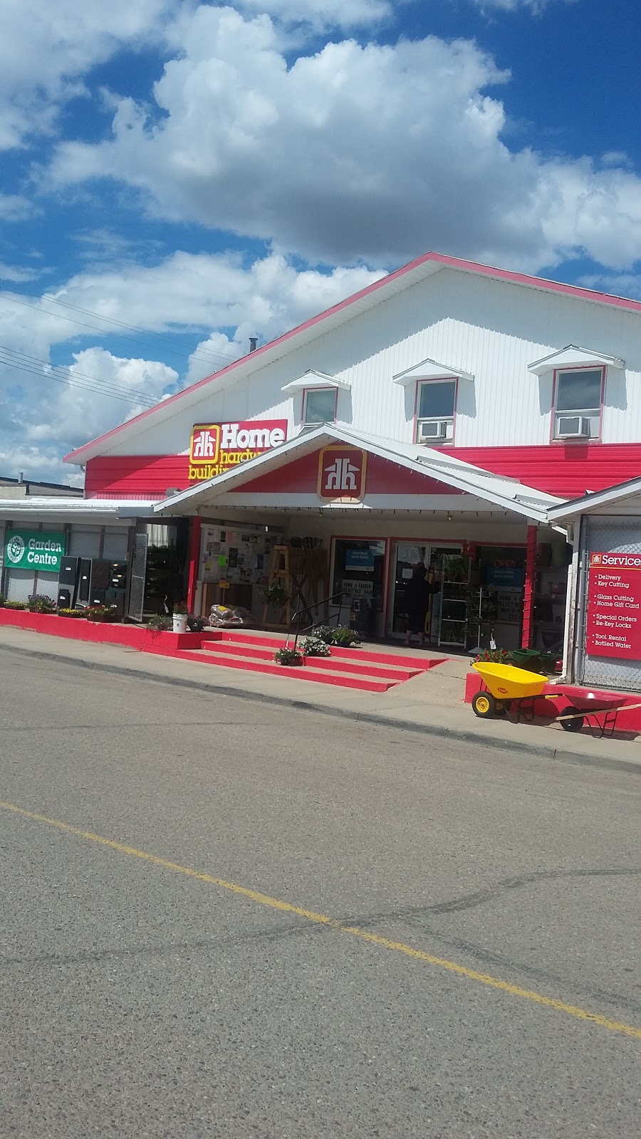 M & R Lumber Co. Ltd | 101 Centre Ave NE, Milk River, AB T0K 1M0, Canada | Phone: (403) 647-3636