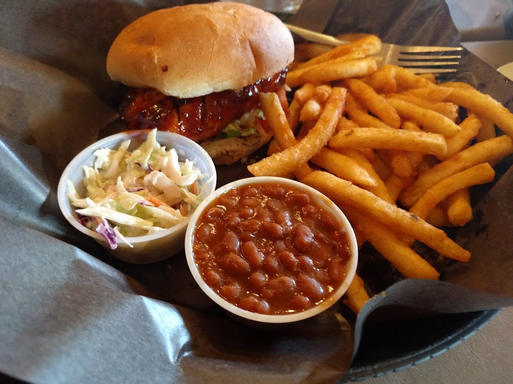 Big Bone BBQ and Wicked Wings | 190 Minets Point Rd, Barrie, ON L4N 4C3, Canada | Phone: (705) 733-2663