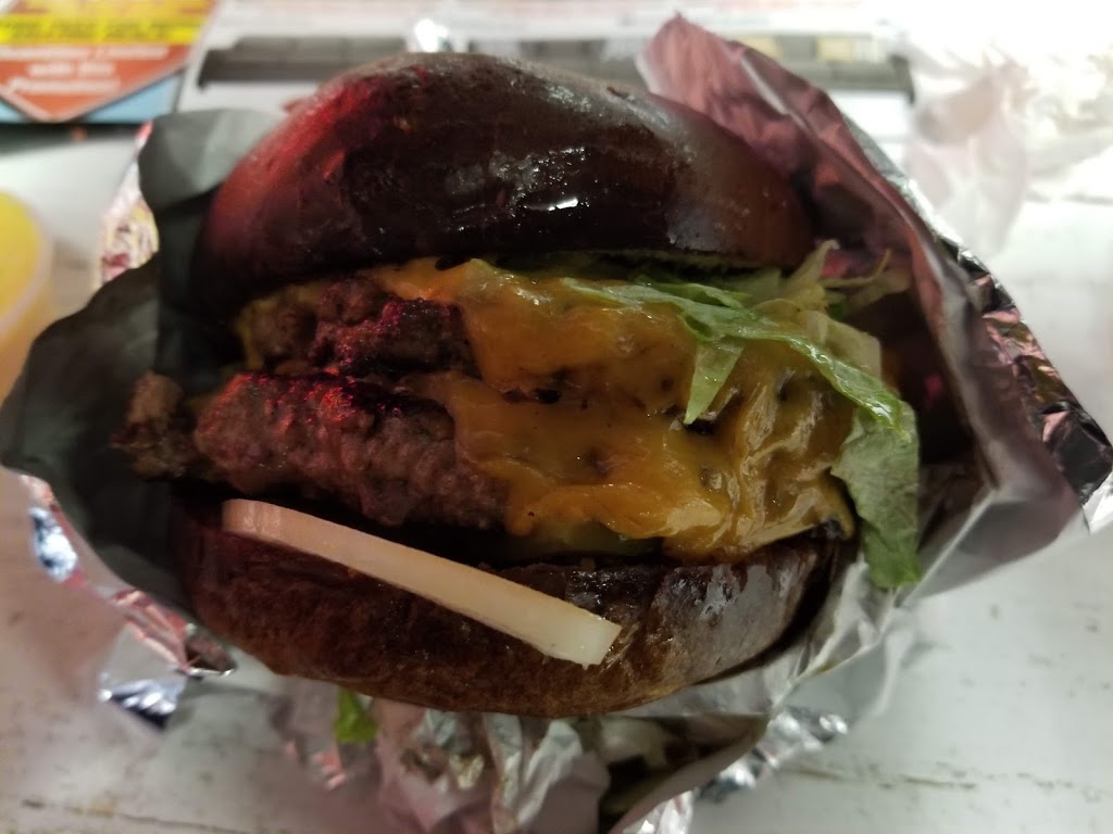Burger Royale | 162 Napier St, Barrie, ON L4M 1W5, Canada | Phone: (705) 503-7695