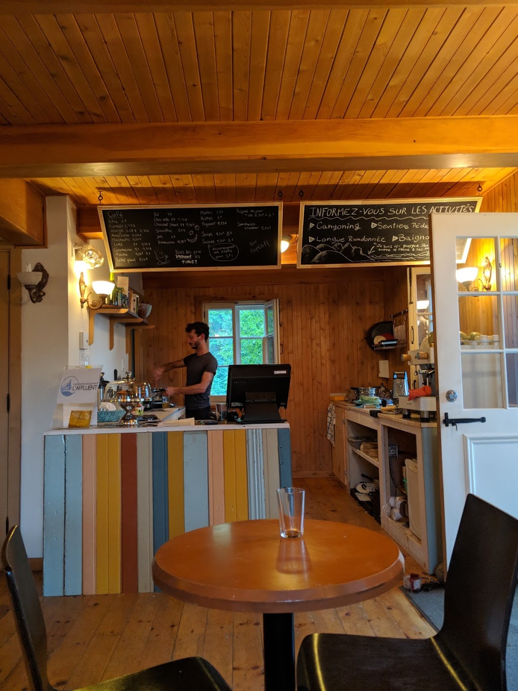 Café du Domaine à Liguori | 1300 Rue Principale, Petite-Rivière-Saint-François, QC G0A 2L0, Canada | Phone: (418) 632-5653