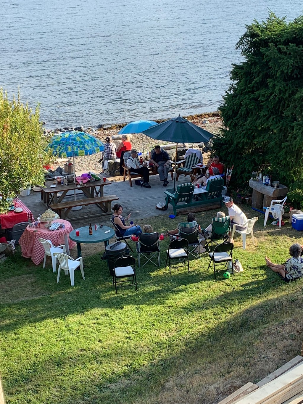 Douglas Bay Suite | first floor suite, 10417 Patrick Rd, Powell River, BC V8A 0K9, Canada | Phone: (604) 818-4960