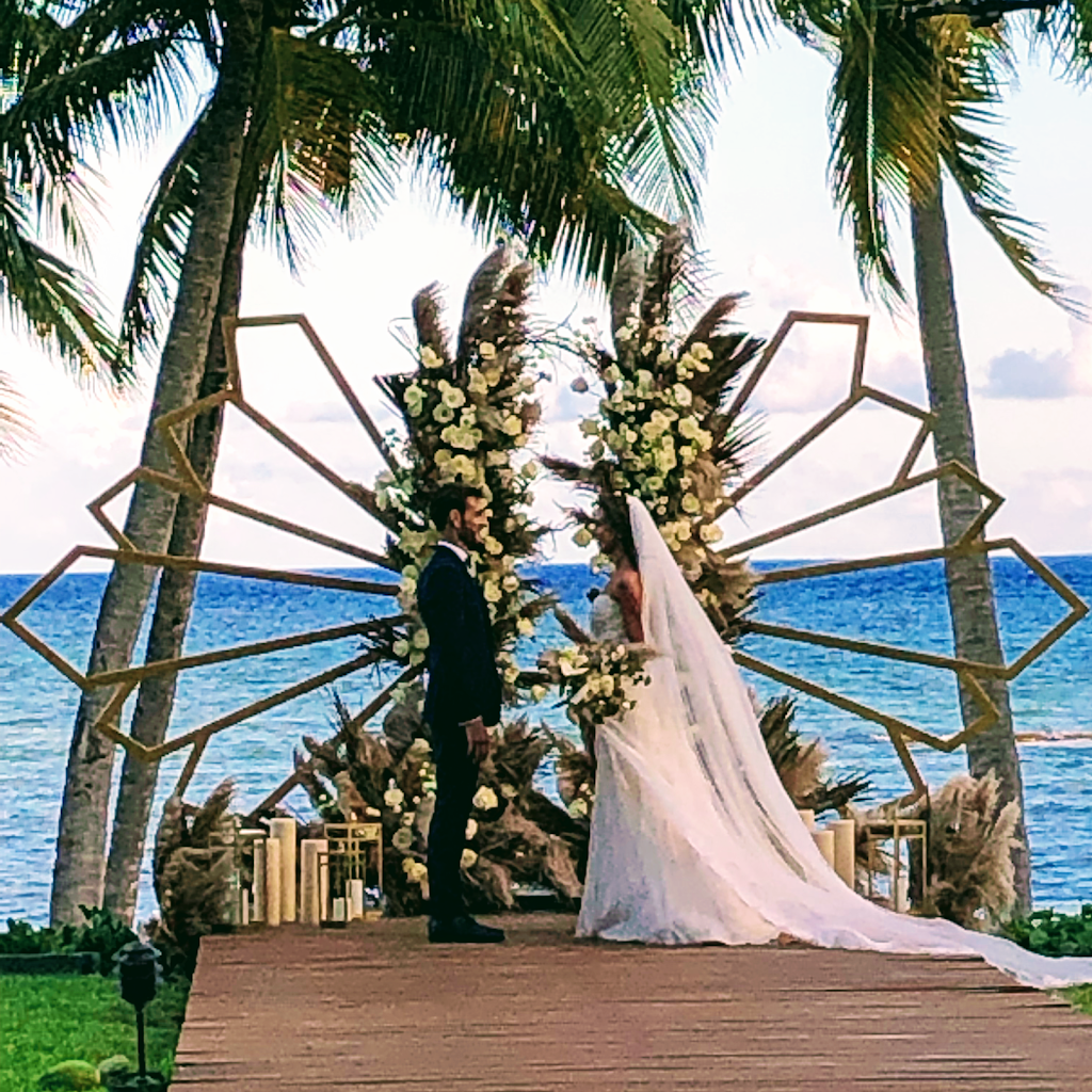 Liz Moore Destination Weddings | 210-4280 Bayview St, Richmond, BC V7E 0B3, Canada | Phone: (877) 978-7555