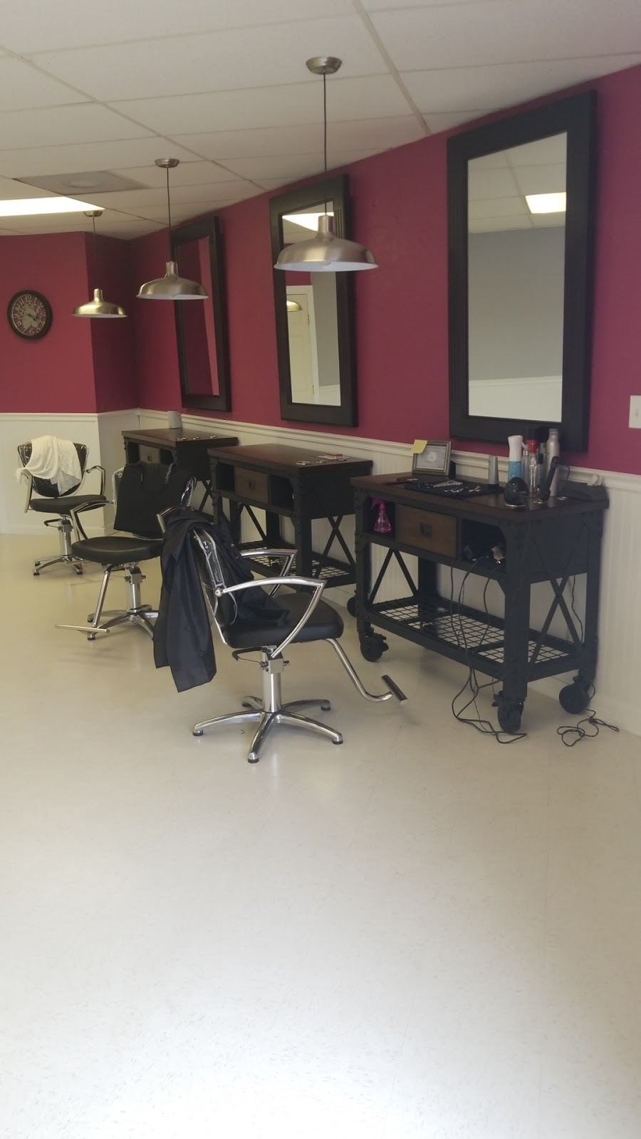 Initial Cuts Hair Salon | 2911 Lockport Olcott Rd, Newfane, NY 14108, USA | Phone: (716) 638-4589