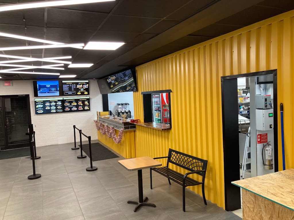 Poutine & Co | 916 Rue Douglas, Saint-Jean-sur-Richelieu, QC J3A 1V1, Canada | Phone: (514) 660-1037