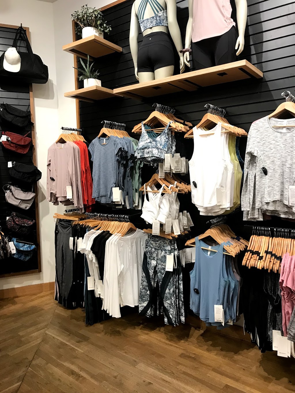 lululemon | 100 Anderson Rd SE, Calgary, AB T2J 3V1, Canada | Phone: (403) 313-4434
