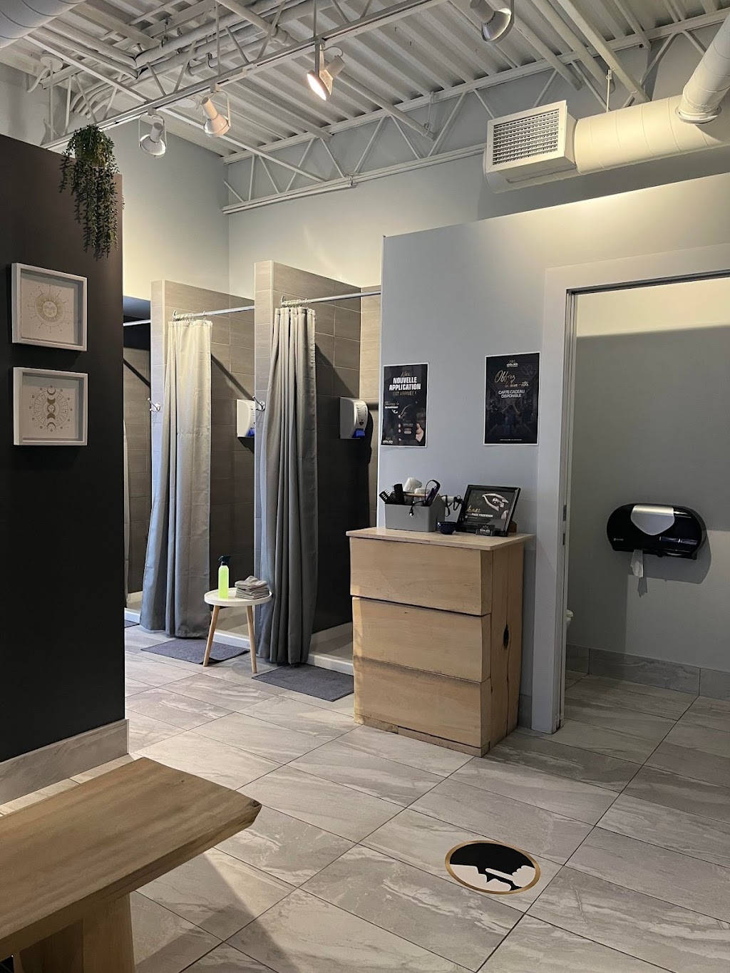 Idolem Hot Yoga Chaud | 1083 Bd du Curé-Labelle Local 201, Blainville, QC J7C 3M9, Canada | Phone: (450) 818-7373