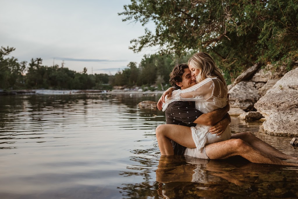 Chelsey Cunningham Photography | 264 Elizabeth St, Oshawa, ON L1J 5S4, Canada | Phone: (905) 706-1753