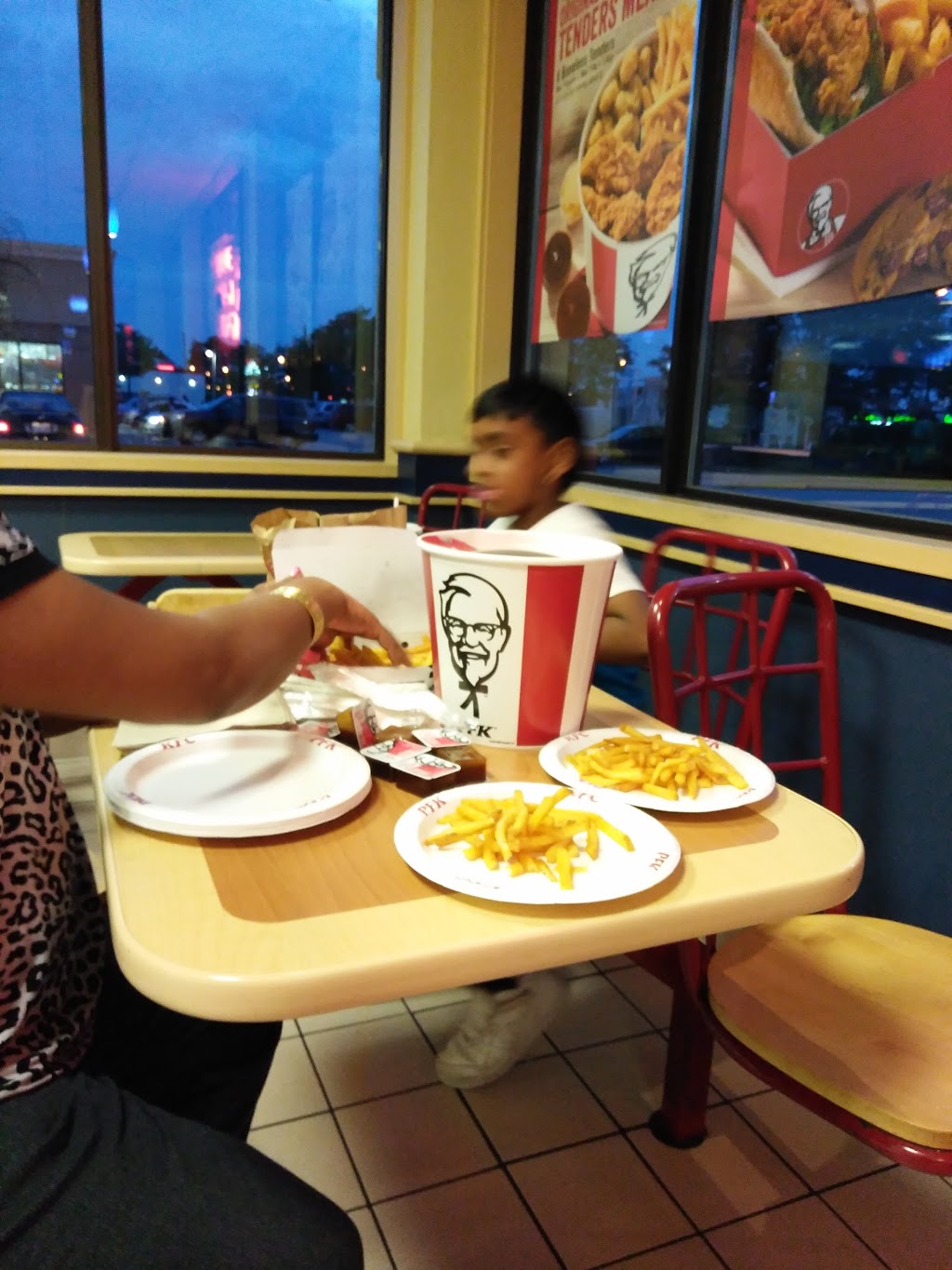 Taco Bell | 500 Rexdale Blvd, Etobicoke, ON M9W 6K5, Canada | Phone: (416) 674-5860