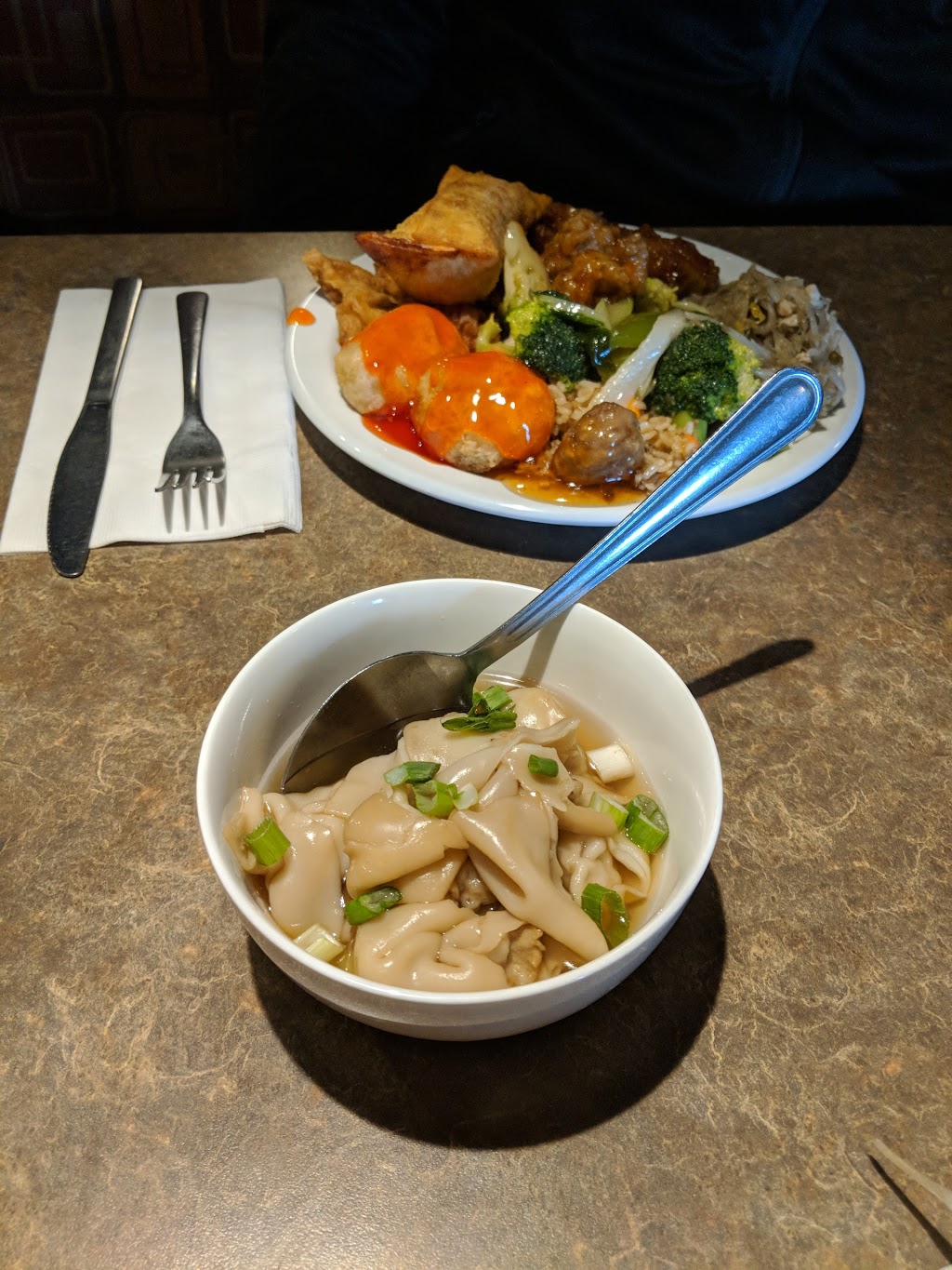 Long Du Restaurant | 2121 Long Lake Rd, Sudbury, ON P3E 5H2, Canada | Phone: (705) 222-2141