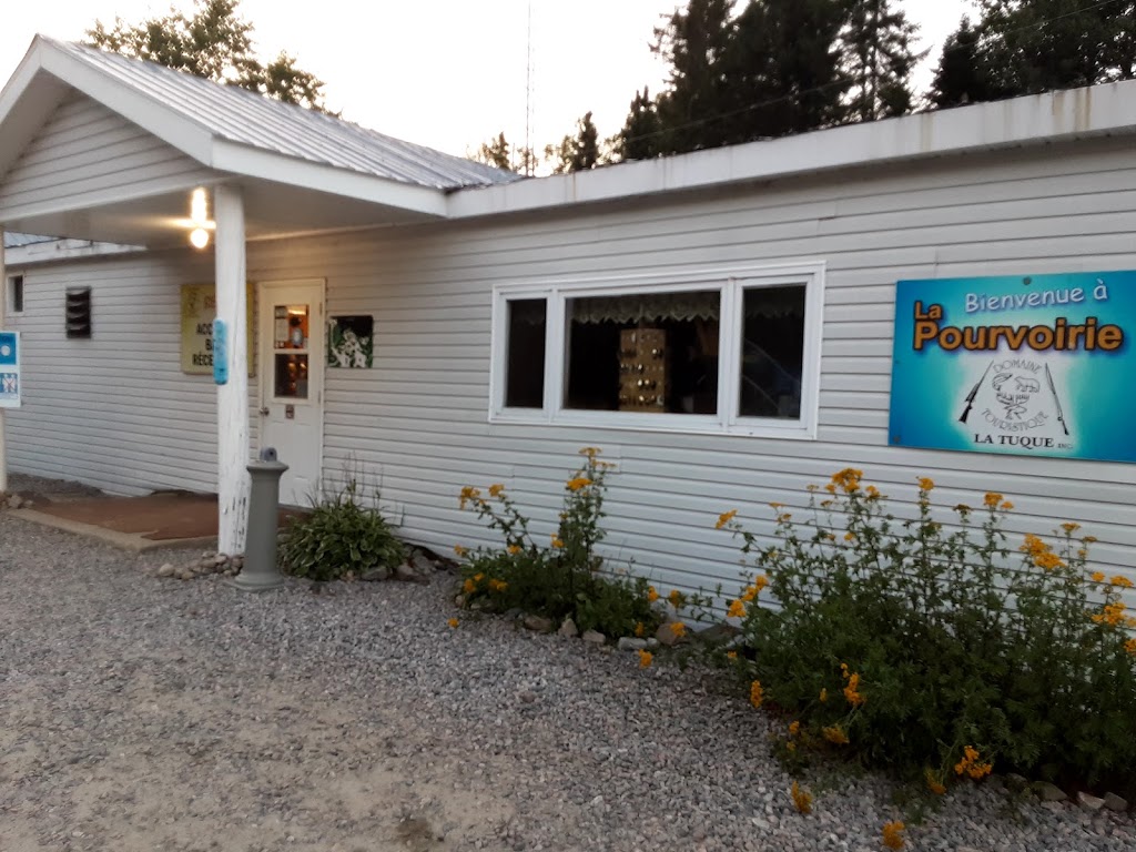Pourvoirie Domaine Touristique La Tuque Inc | 1500 Rang Est, La Croche, QC G0X 1R0, Canada | Phone: (819) 523-9935