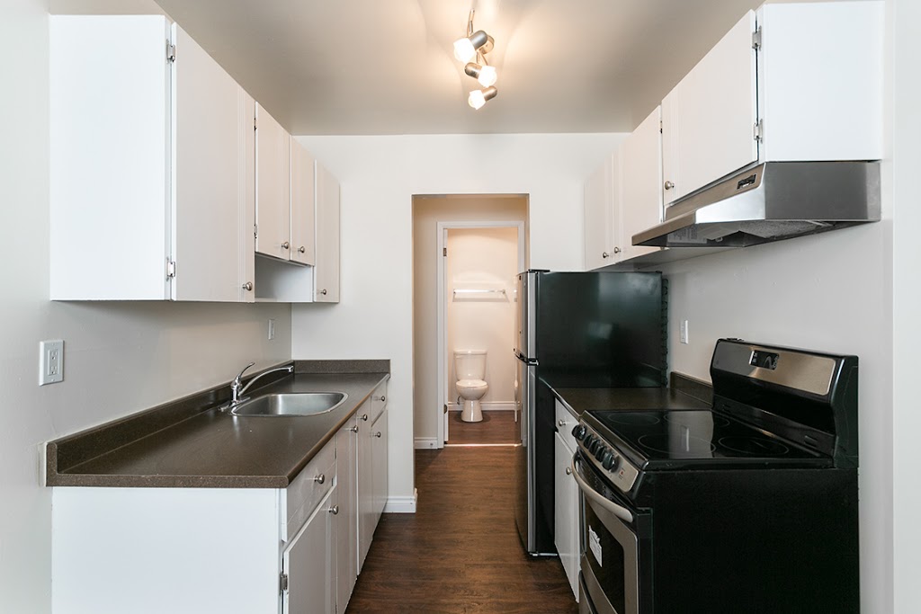 St. Johns Apartments | 2010 St Johns St, Port Moody, BC V3H 2A2, Canada | Phone: (604) 239-0835