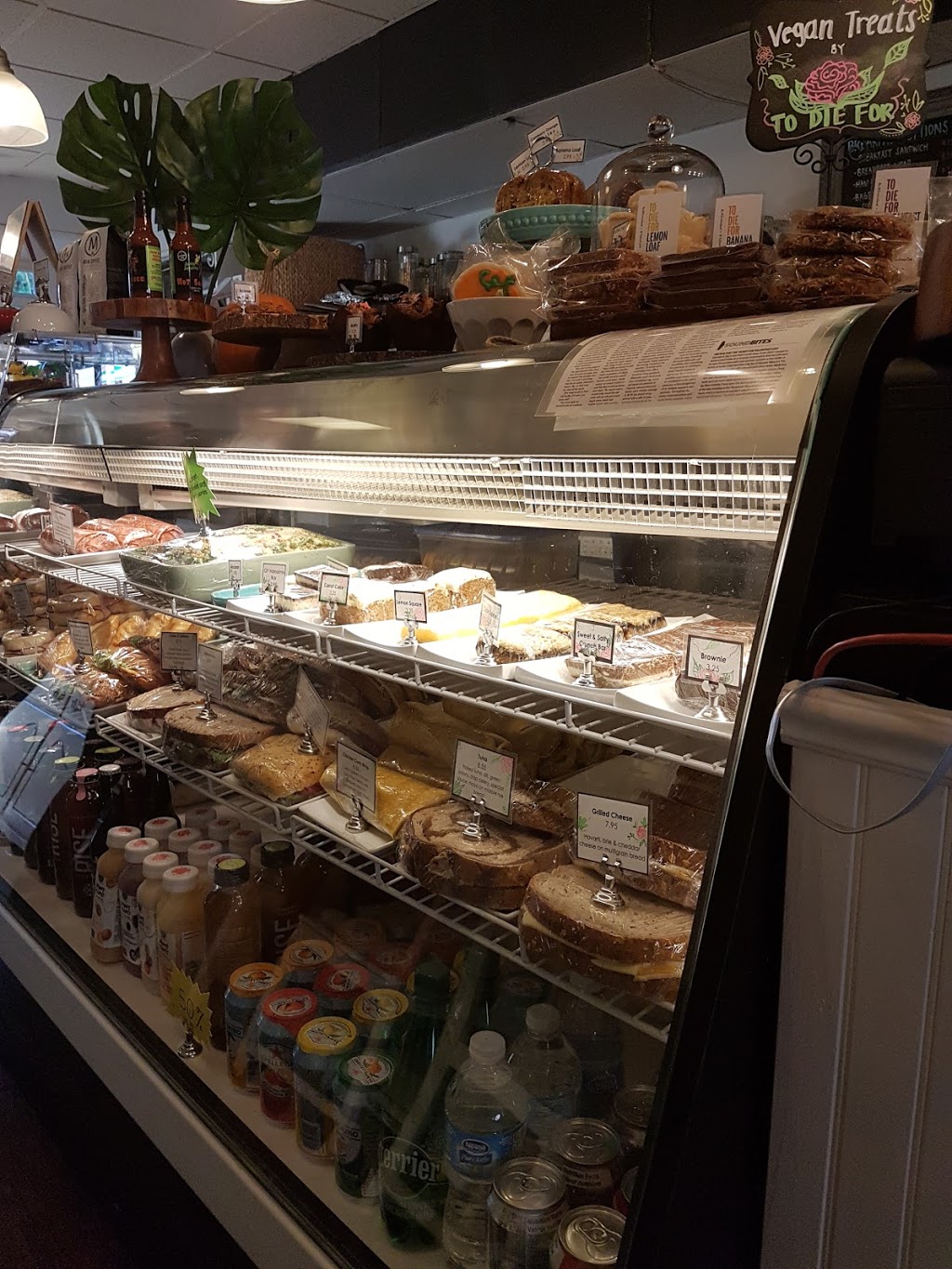 Le Petit Café | 105 - 3711 Delbrook Ave, North Vancouver, BC V7N 3Z4, Canada | Phone: (604) 971-6661
