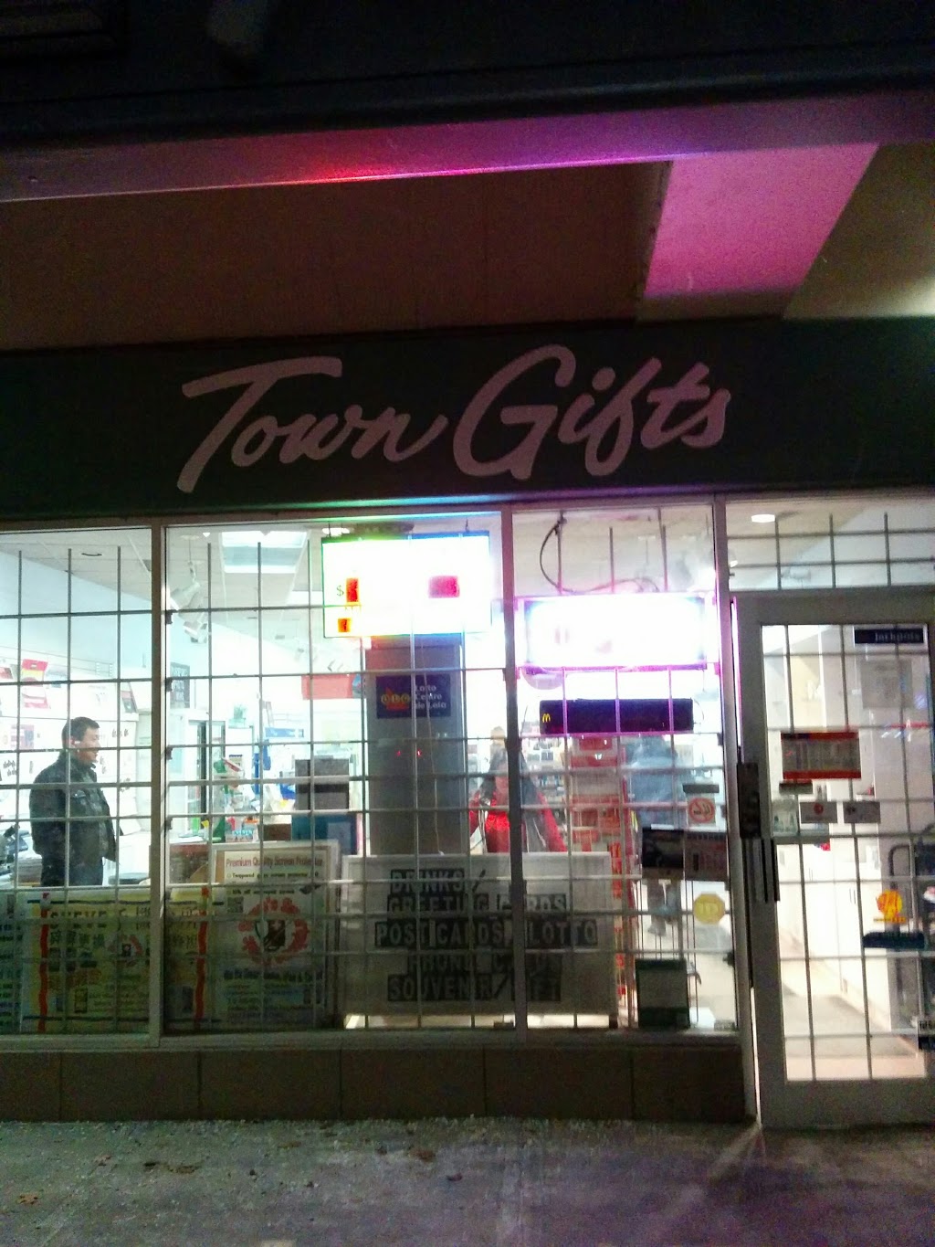Town Gift & Postal Service | 8601 Warden Ave, Unionville, ON L3R 0B5, Canada | Phone: (905) 513-8306
