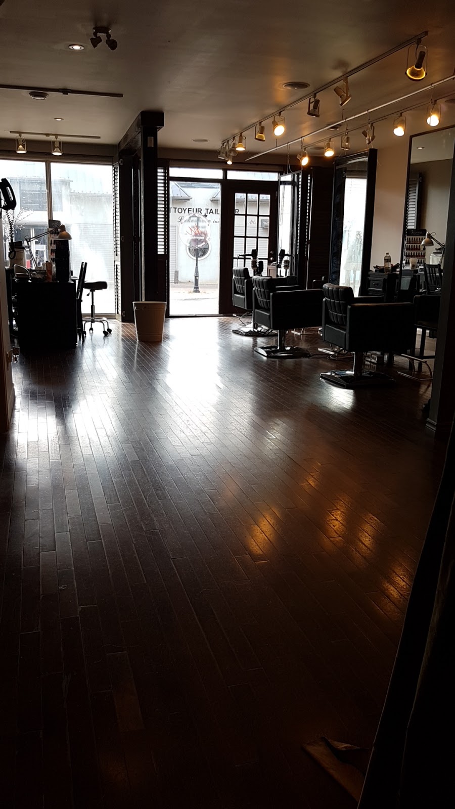 Salon M Toi | 95 Av. Donegani, Pointe-Claire, QC H9R 2W2, Canada | Phone: (514) 505-0789