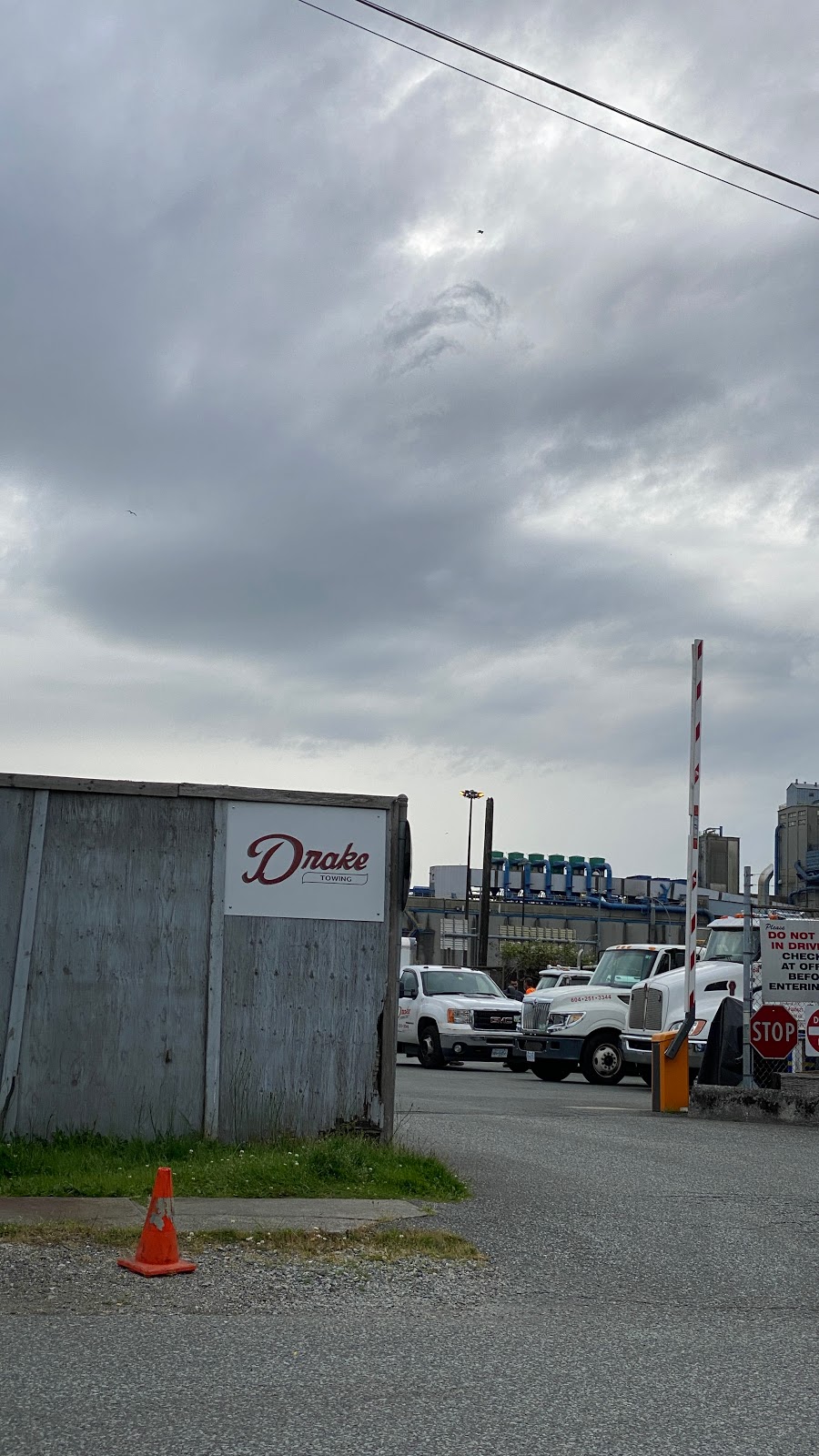 Drake Towing | 1553 Powell St, Vancouver, BC V5L 5C3, Canada | Phone: (604) 251-3344
