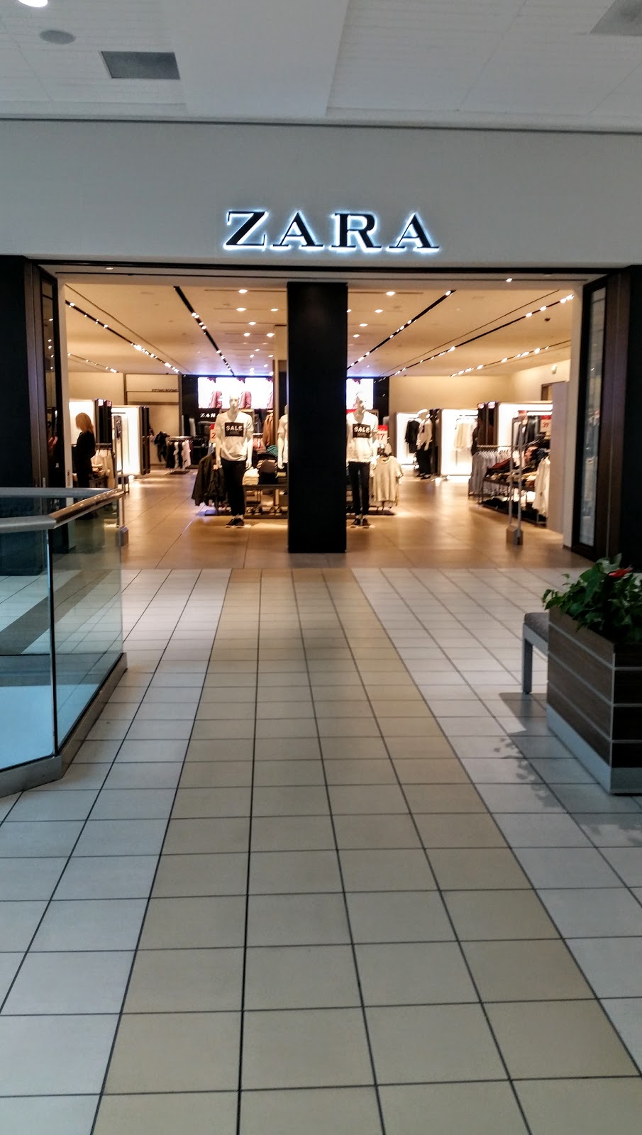 Zara | Yonge St #17600, Newmarket, ON L3Y 4Z1, Canada | Phone: (905) 954-1280