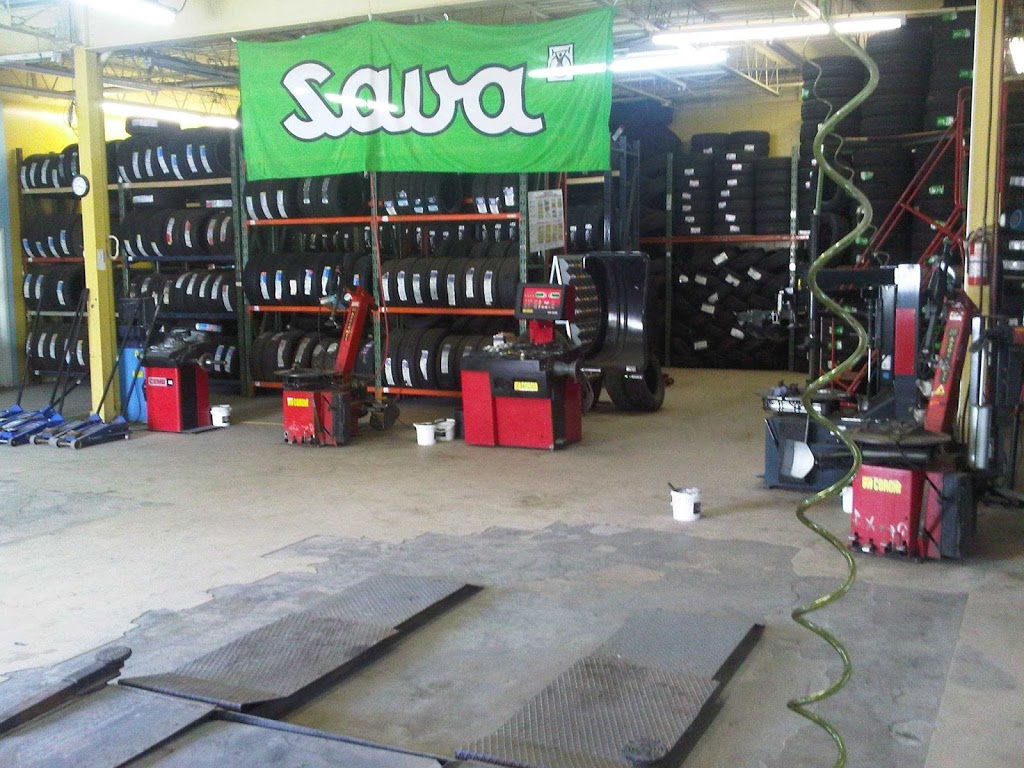 Distribution Pneus Québec | 866 Rue Jacques-Bédard, Québec, QC G2N 1E3, Canada | Phone: (418) 849-5738