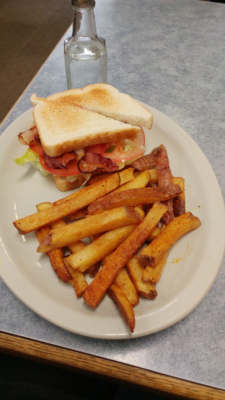 Royal Hotel | 369, 200 Mountain St #1, Strasbourg, SK S0G 4V0, Canada | Phone: (306) 725-3630