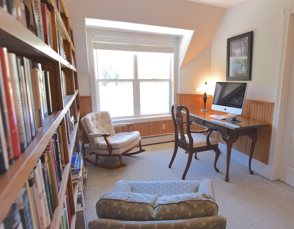 Otters Pond Bed and Breakfast | 100 Tomihi Dr, Eastsound, WA 98245, USA | Phone: (360) 376-8844
