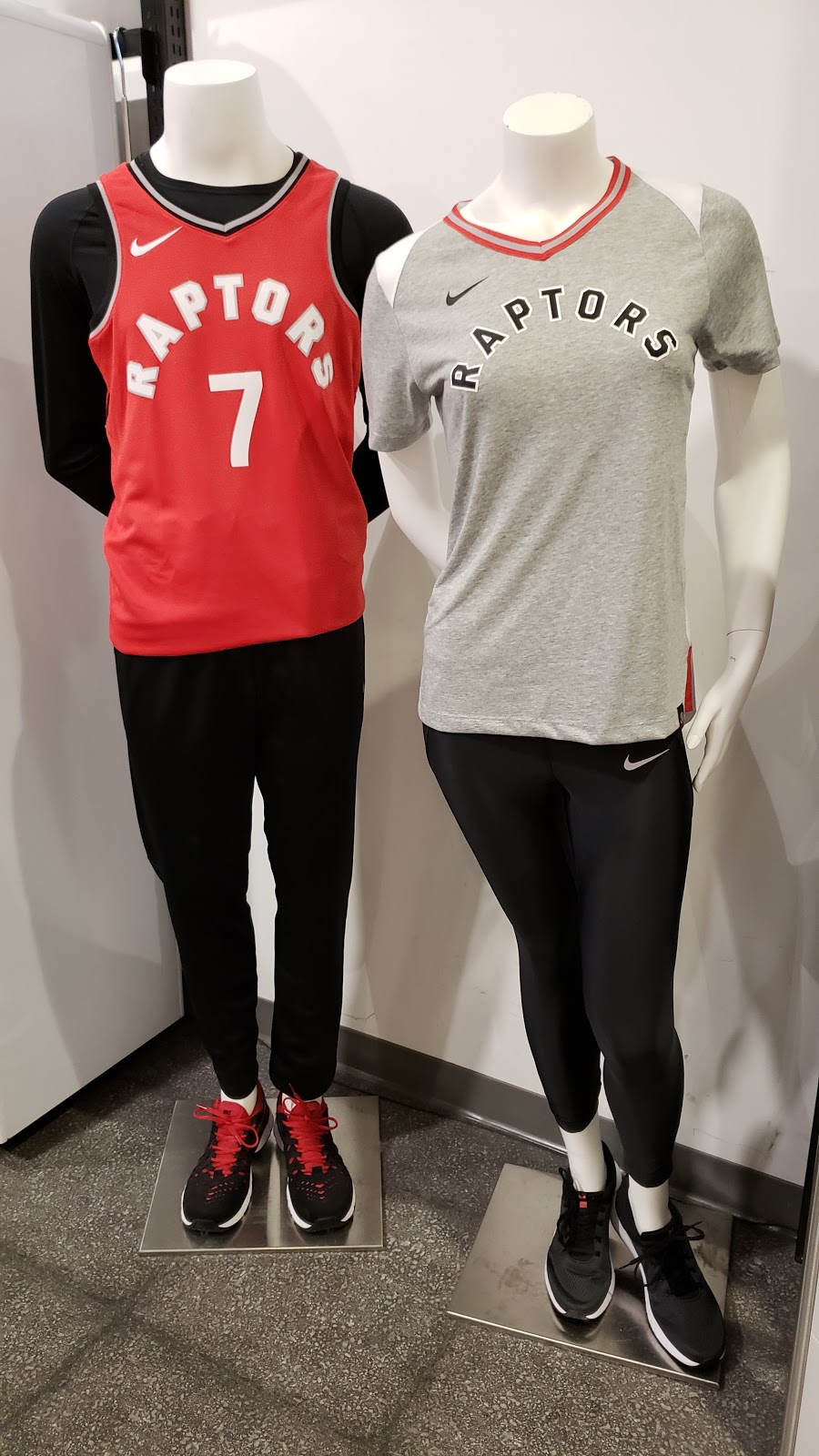 Sport Chek Oakville Place | 240 Leighland Ave Unit 144, Oakville, ON L6H 3H6, Canada | Phone: (905) 337-2459