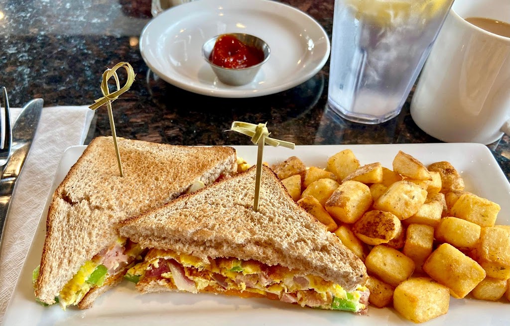 Symposium Cafe Restaurant Cobourg | 965 Elgin St W, Cobourg, ON K9A 5J3, Canada | Phone: (289) 252-0414