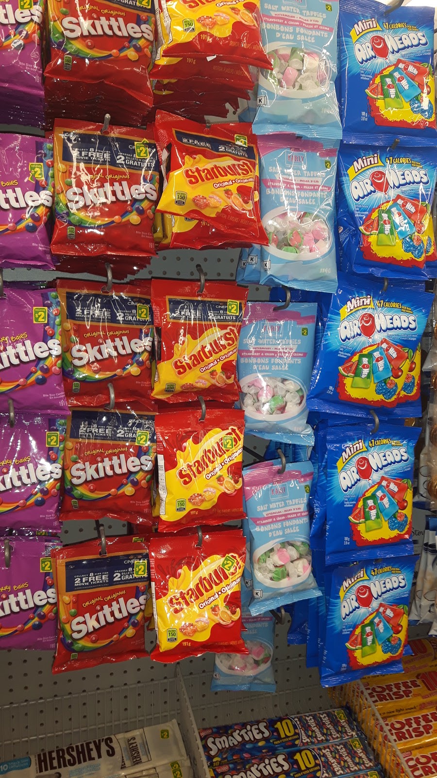 Dollarama | 15260 Yonge St, Aurora, ON L4G 1N4, Canada | Phone: (905) 751-0517