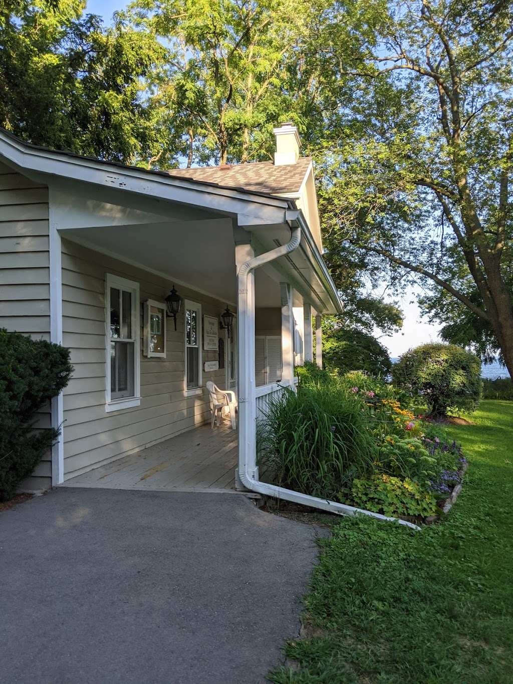 The Sovereign House | 7 W River St, Oakville, ON L6L 3B3, Canada | Phone: (905) 825-5552