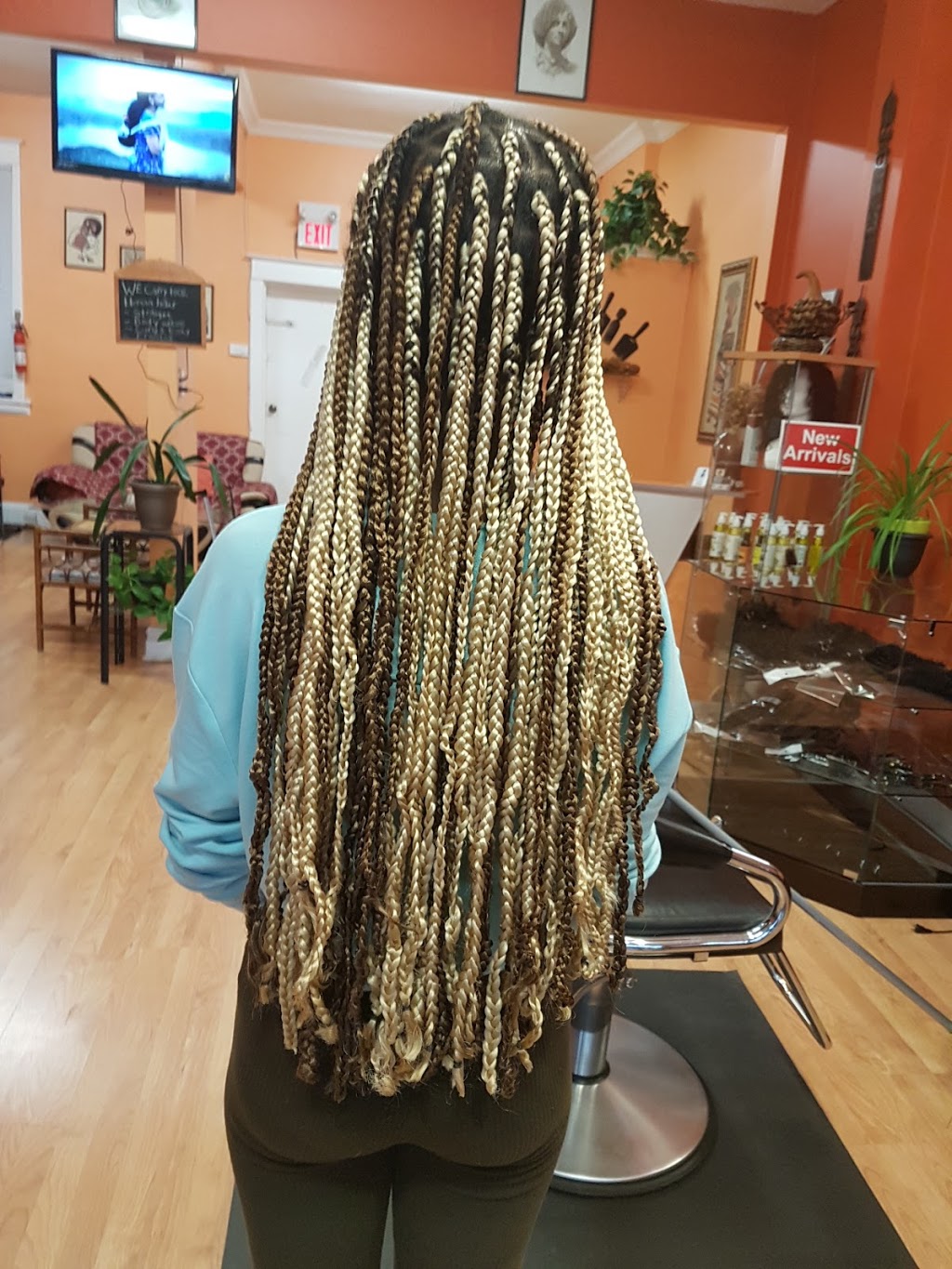 Zoma Beauty Salon | 2219 Danforth Ave, Toronto, ON M4C 1K4, Canada | Phone: (416) 693-9662